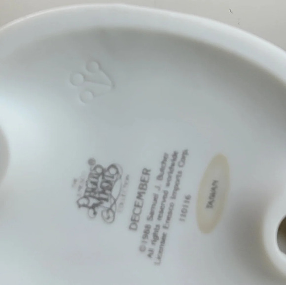 December Precious Moment Figurine Vintage 1988 NEW in Original Box - Picture 5 of 5